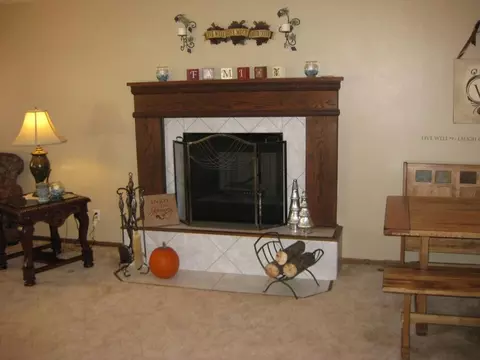 613 9th St E, Williston, ND 58801 photo 3