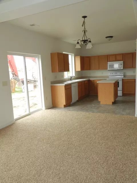2515 29th Ave W, Williston, ND 58801 photo 2
