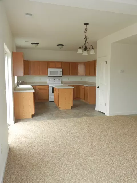 2515 29th Ave W, Williston, ND 58801 photo 3