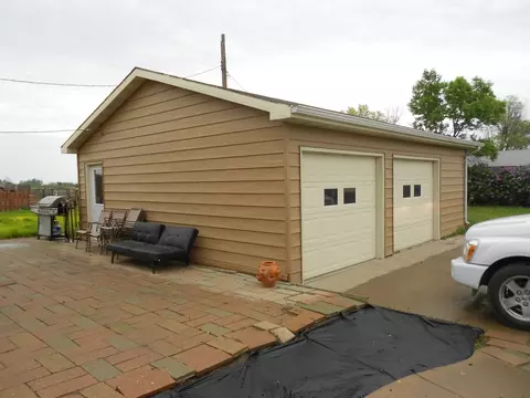 305 42nd St E, Williston, ND 58801 photo 3