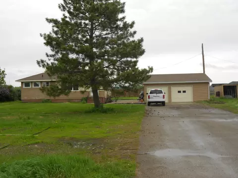 305 42nd St E, Williston, ND 58801 photo 1