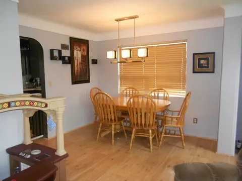 305 42nd St E, Williston, ND 58801 photo 5