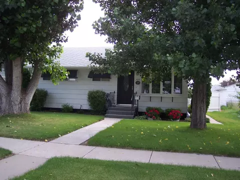 426 13th Ave W, Williston, ND 58801 photo 1