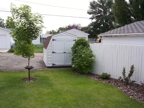 426 13th Ave W, Williston, ND 58801 photo 3