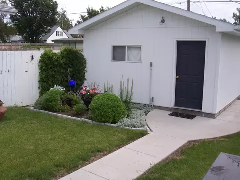 426 13th Ave W, Williston, ND 58801 photo 2