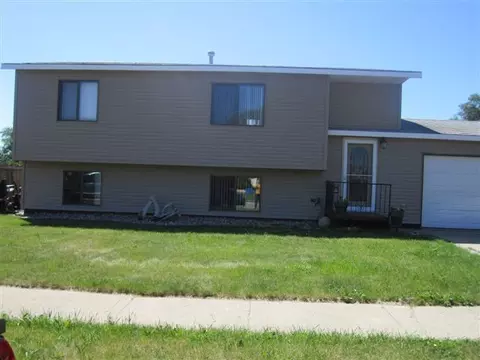 1817 30th St W, Williston, ND 58801 photo 1