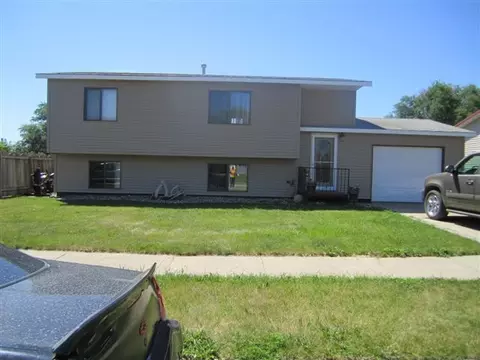 1817 30th St W, Williston, ND 58801 photo 2
