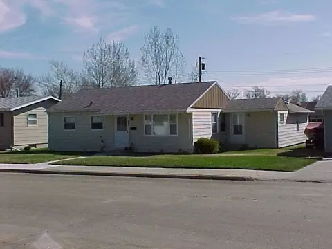 1610 10th Ave W, Williston, ND 58801 photo 1