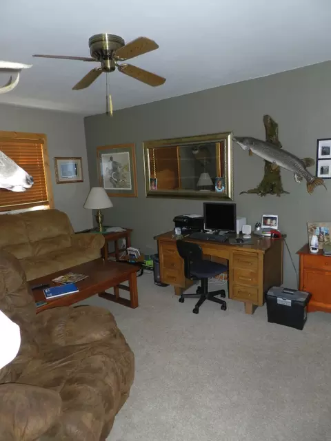 1307 1st Ave E, Williston, ND 58801 photo 4