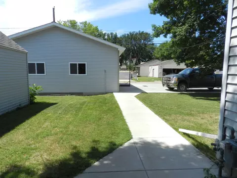 1307 1st Ave E, Williston, ND 58801 photo 14