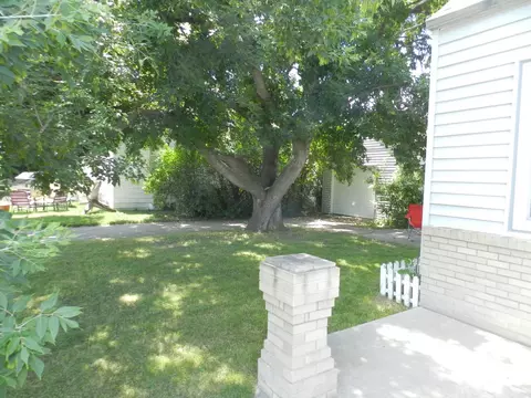 1307 1st Ave E, Williston, ND 58801 photo 2