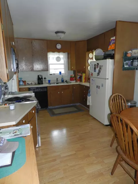 1307 1st Ave E, Williston, ND 58801 photo 3