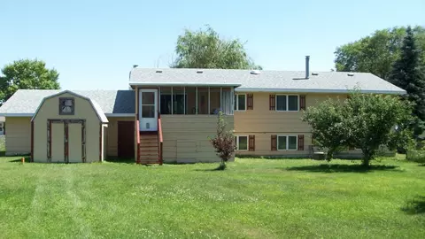 3411 2nd Ave E, Williston, ND 58801 photo 3