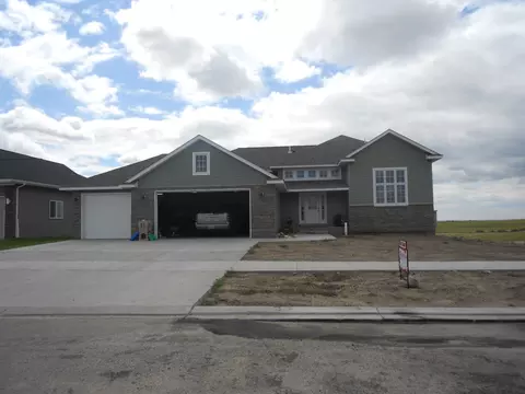 1529 Creekside Dr, Williston, ND 58801 photo 1
