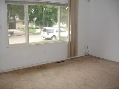 708 14th Ave W, Williston, ND 58801 photo 2