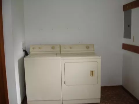 708 14th Ave W, Williston, ND 58801 photo 3