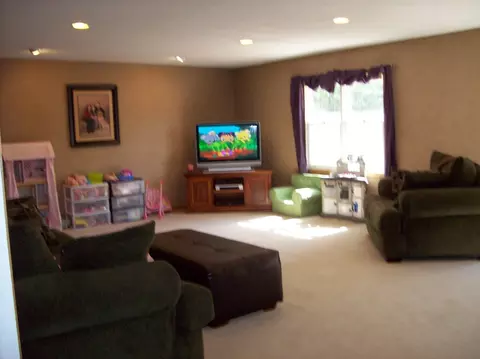 422 11th St E, Williston, ND 58801 photo 2