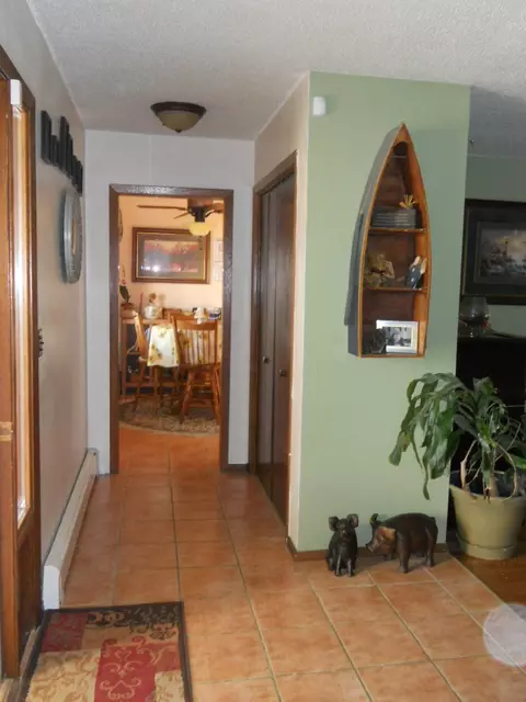 1507 E Hillcourt, Williston, ND 58801 photo 2