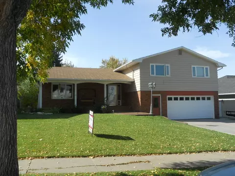 1507 E Hillcourt, Williston, ND 58801 photo 1
