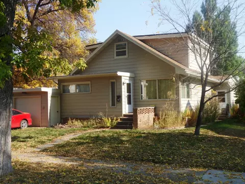 616 4th Ave E, Williston, ND 58801 photo 1