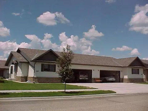 1807 15th Ave W, Williston, ND 58801 photo 1