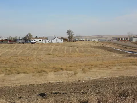 1404 58th St W, Williston, ND 58801 photo 2