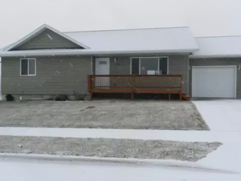 2314 12th Ave W, Williston, ND 58801 photo 2