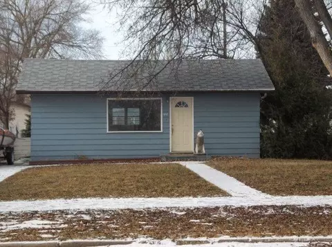 1517 4th Ave W, Williston, ND 58801 photo 1