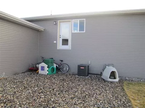 2401 12th Ave W, Williston, ND 58801 photo 6