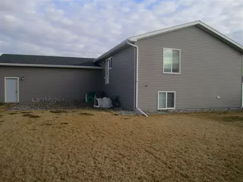 2401 12th Ave W, Williston, ND 58801 photo 4