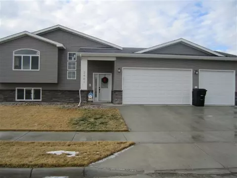 2401 12th Ave W, Williston, ND 58801 photo 1