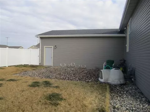 2401 12th Ave W, Williston, ND 58801 photo 5