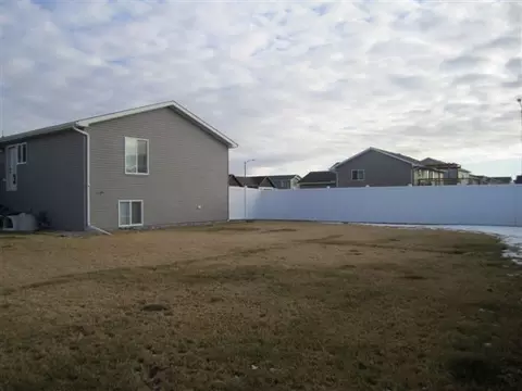 2401 12th Ave W, Williston, ND 58801 photo 3