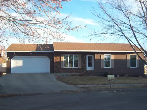 2334 17th Cir W, Williston, ND 58801 photo 1