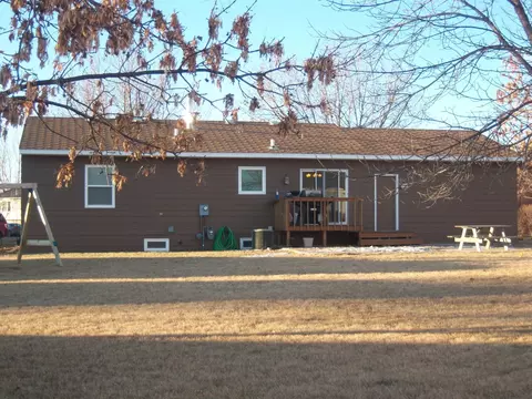 2334 17th Cir W, Williston, ND 58801 photo 2