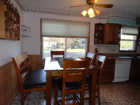 324 18th St E, Williston, ND 58801 photo 4
