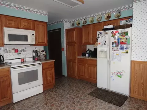 324 18th St E, Williston, ND 58801 photo 3