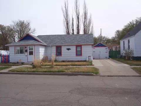 906 4th Ave W, Williston, ND 58801 photo 1