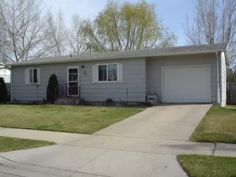 706 25th St E, Williston, ND 58801 photo 1