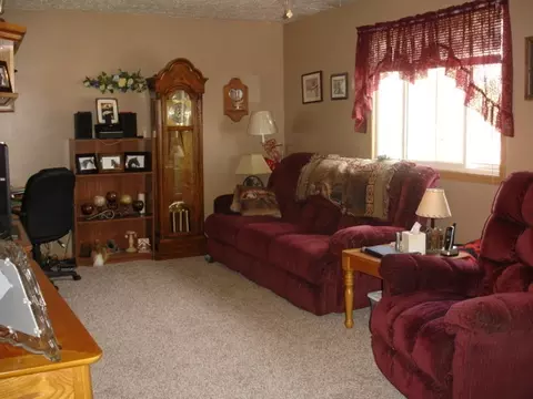 706 25th St E, Williston, ND 58801 photo 4