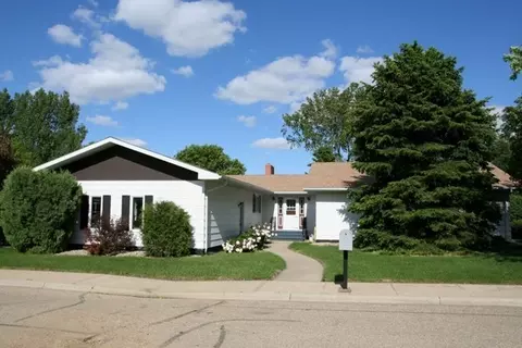 601 3rd St SE, Crosby, ND 58730 photo 1