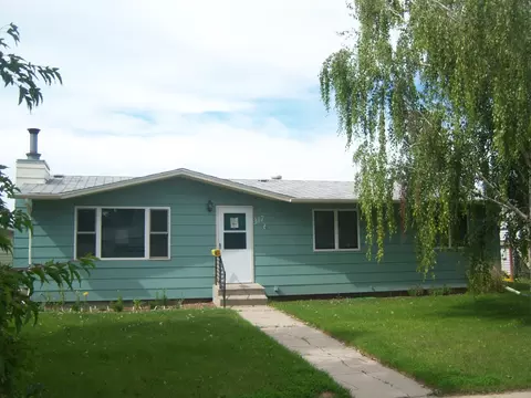 317 18th St E, Williston, ND 58801 photo 1