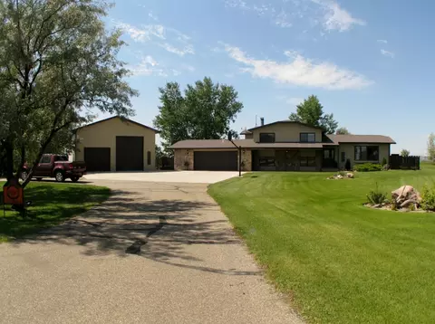 13427 Grandview Dr, Williston, ND 58801 photo 1