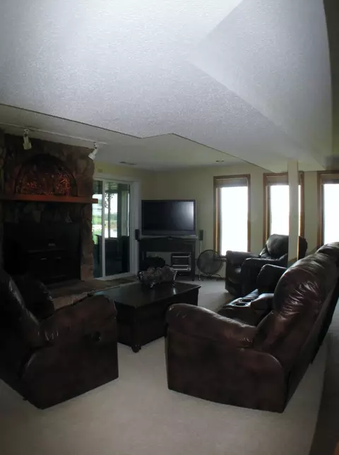 13427 Grandview Dr, Williston, ND 58801 photo 3