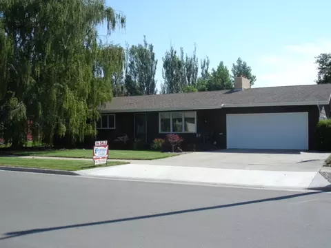 1302 9th Ave W, Williston, ND 58801 photo 1