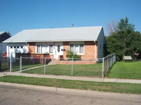 703 13th Ave W, Williston, ND 58801 photo 1