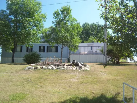 220 Blacktail Dam Dr, Williston, ND 58801 photo 2