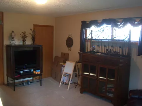 806 7th Ave W, Williston, ND 58801 photo 4