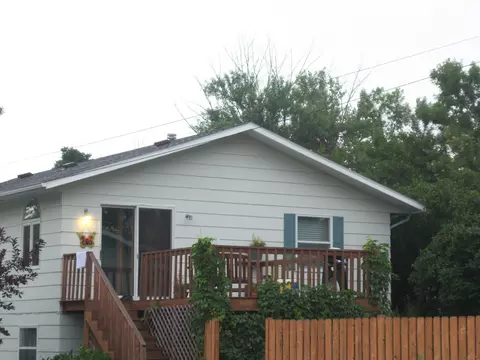 806 7th Ave W, Williston, ND 58801 photo 2