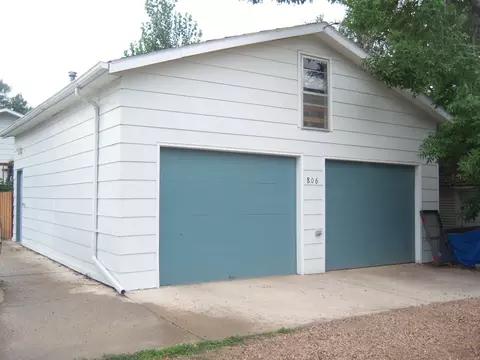 806 7th Ave W, Williston, ND 58801 photo 3